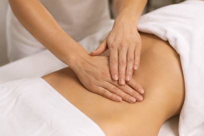 Séance de drainage lymphatique avec travail du ventre