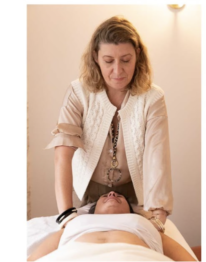 Travail spécifique du ventre pendant un drainage lymphatique